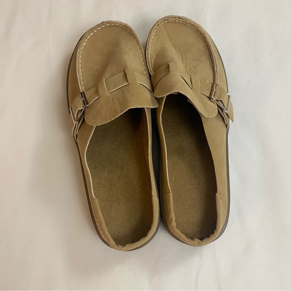 Women’s unisex slip on moccasin style buckle Tan Loafers size 8 - Picture 4 of 6